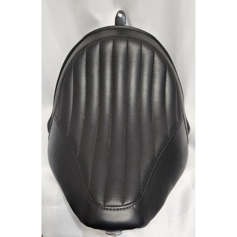 Harley-Davidson Solo Seat Blk Faux Leather Tuck & Roll P52000031A RDW-92/61-0067